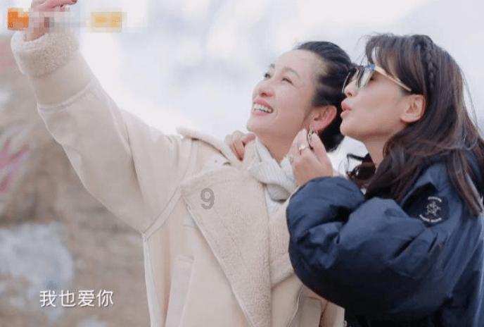 全疆首台加油机器人在库尔勒上岗