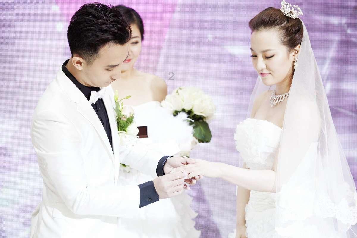 有钱人都喜欢什么的女人游戏画面