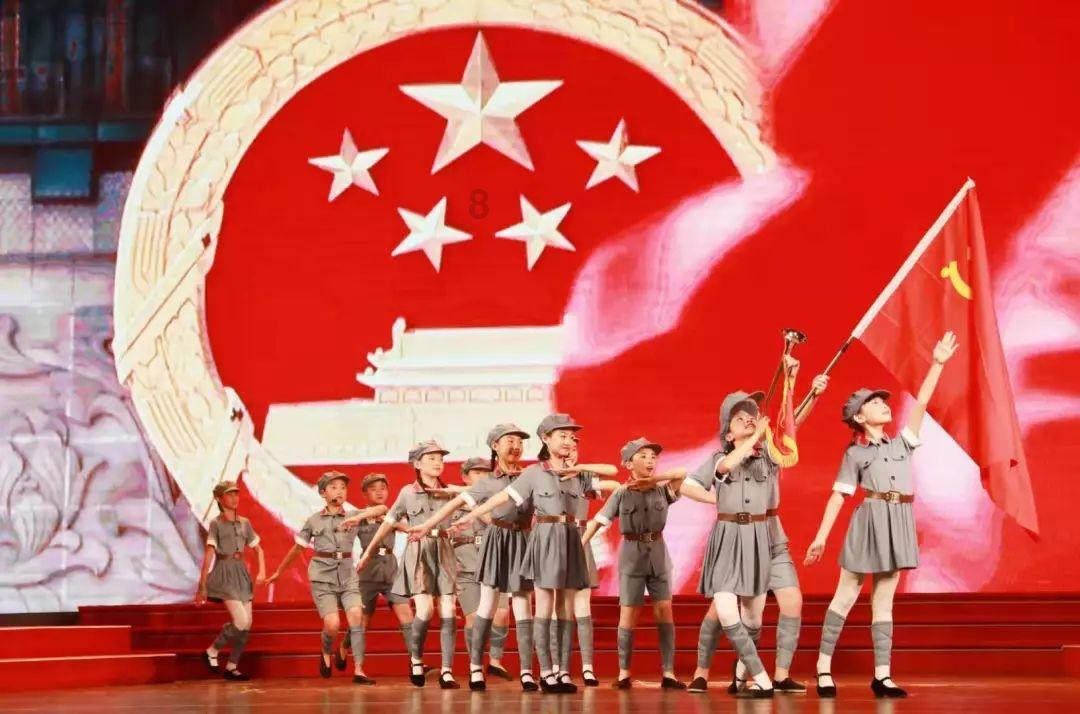 试用期内有必要装饰工位吗？是你的话你会装饰工位吗？游戏画面
